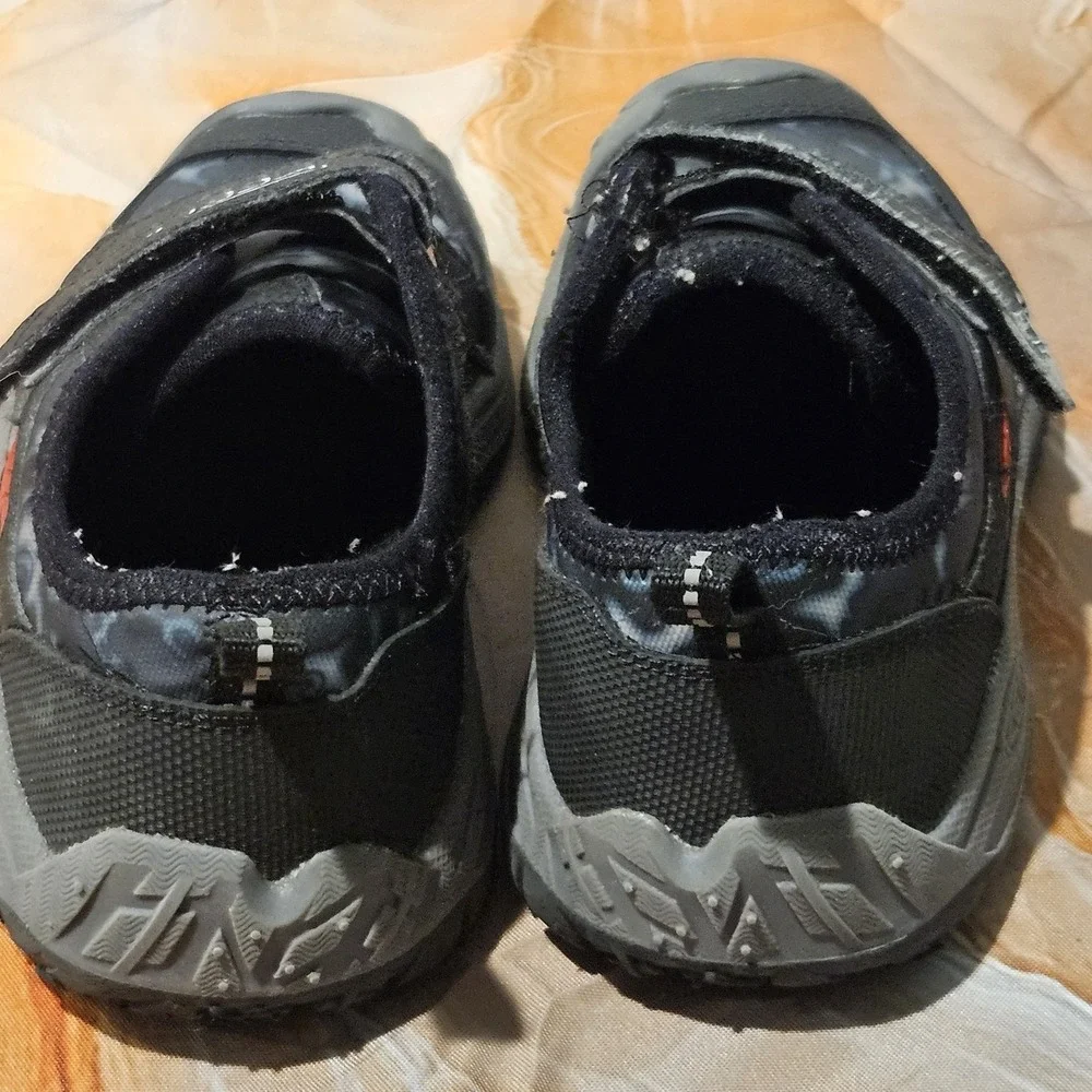 KEEN Boys Size 13 Water Shoes Black Gray Closed Toe Outdoor Sport Sandals
